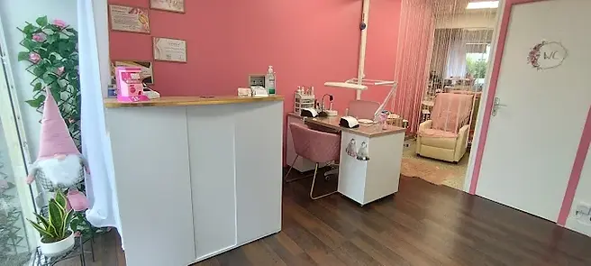 Nails Beauté prothésiste ongulaire, salon d'onglerie, Clermont-Ferrand, France