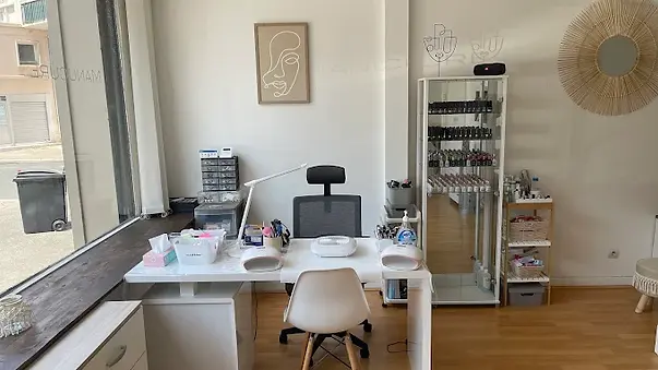 Johannie Alluza Ongles, salon d'onglerie, Le Havre, France