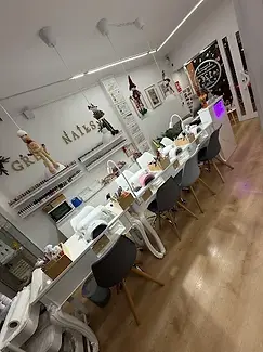 Ungles Grey, salón de uñas, Badalona, España