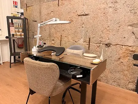 Mademoiselle A, salon d'onglerie, Lyon, France