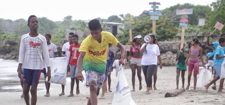 36387640_846383762229889_502159395624111