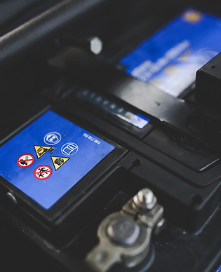 Nahaufnahme einer Autobatterie