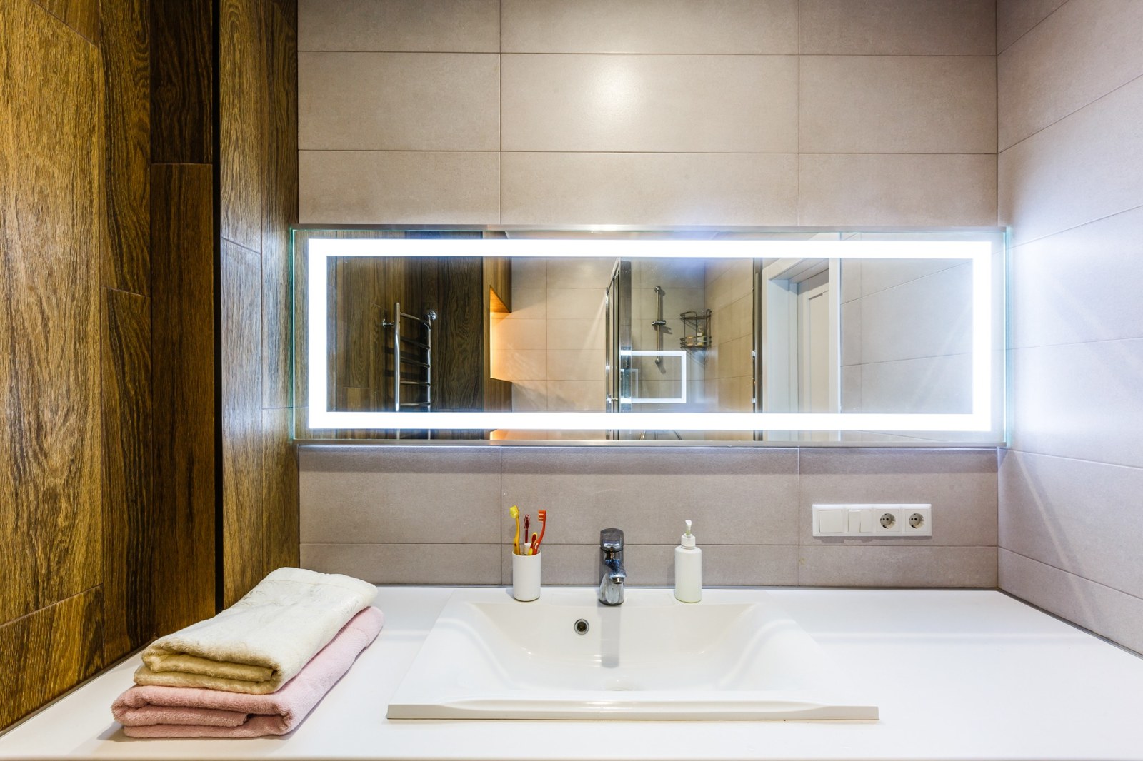 Illuminated mirrors