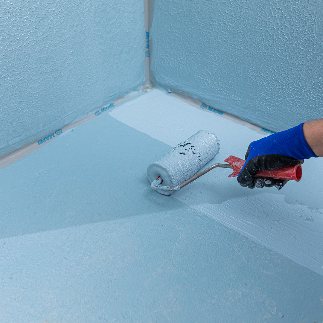 Liquid membrane applied with a roller