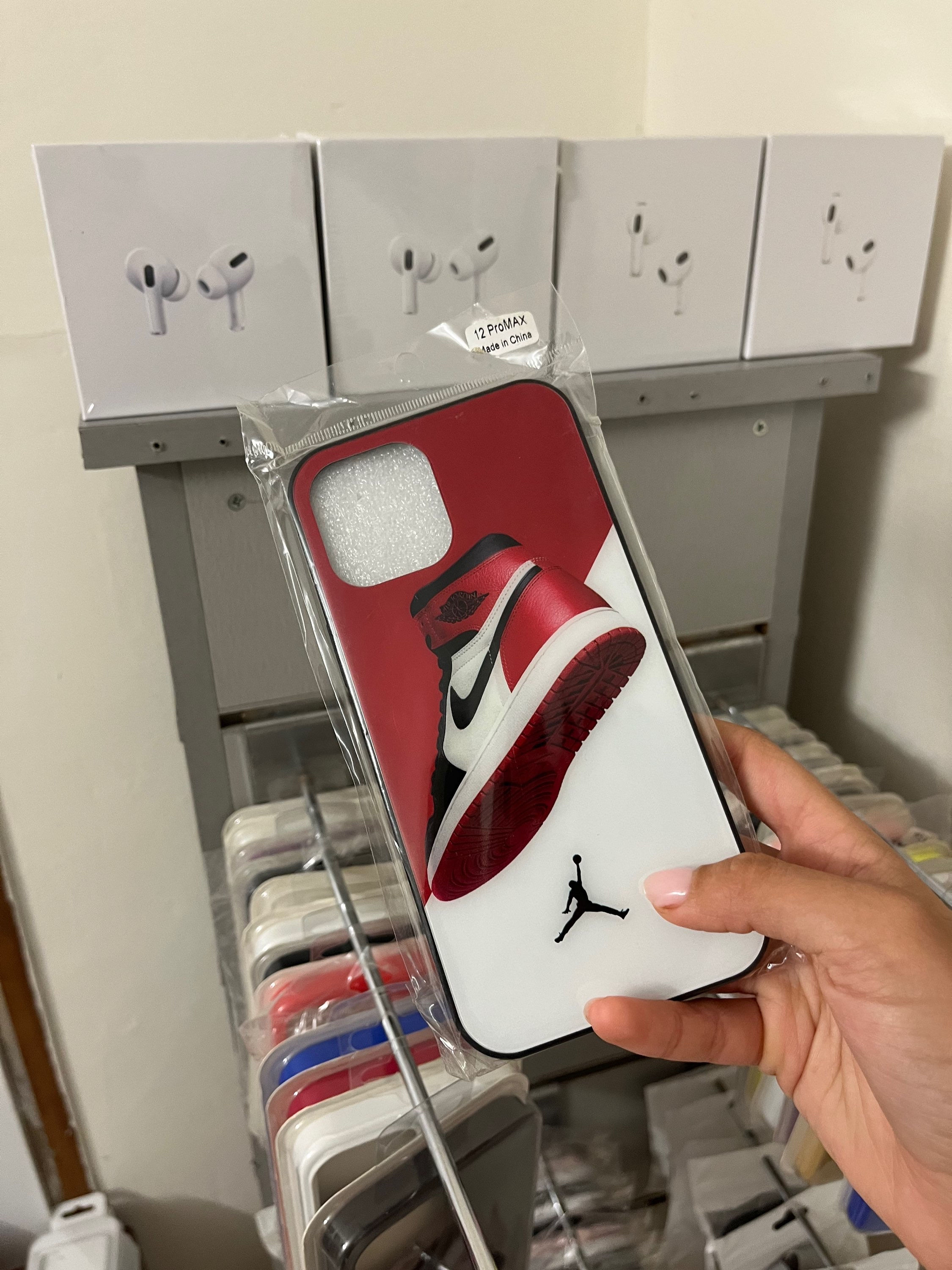 מגן גורדן אדום לבן גב זכוכית