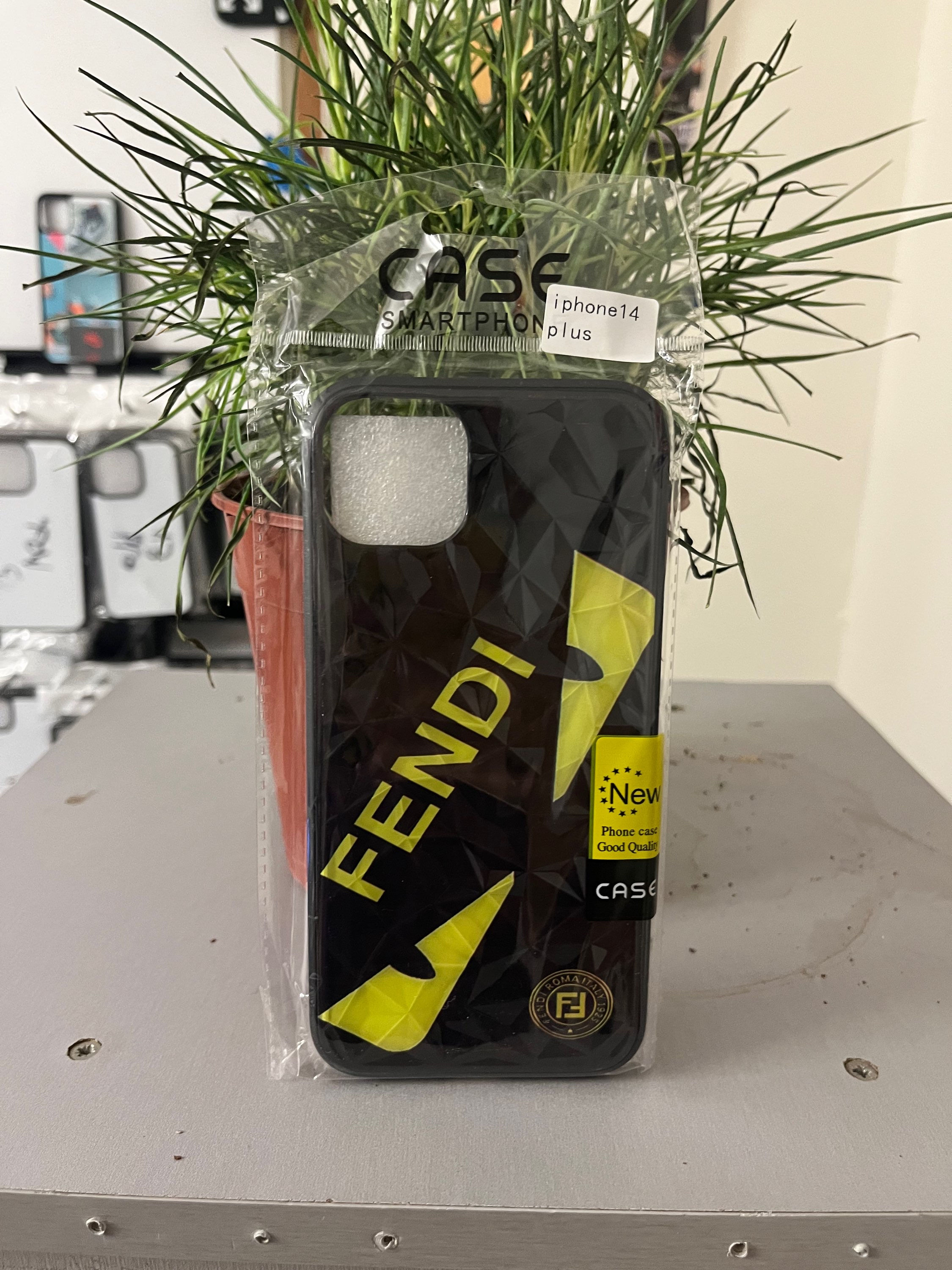 Fendi מגן שחור צהוב