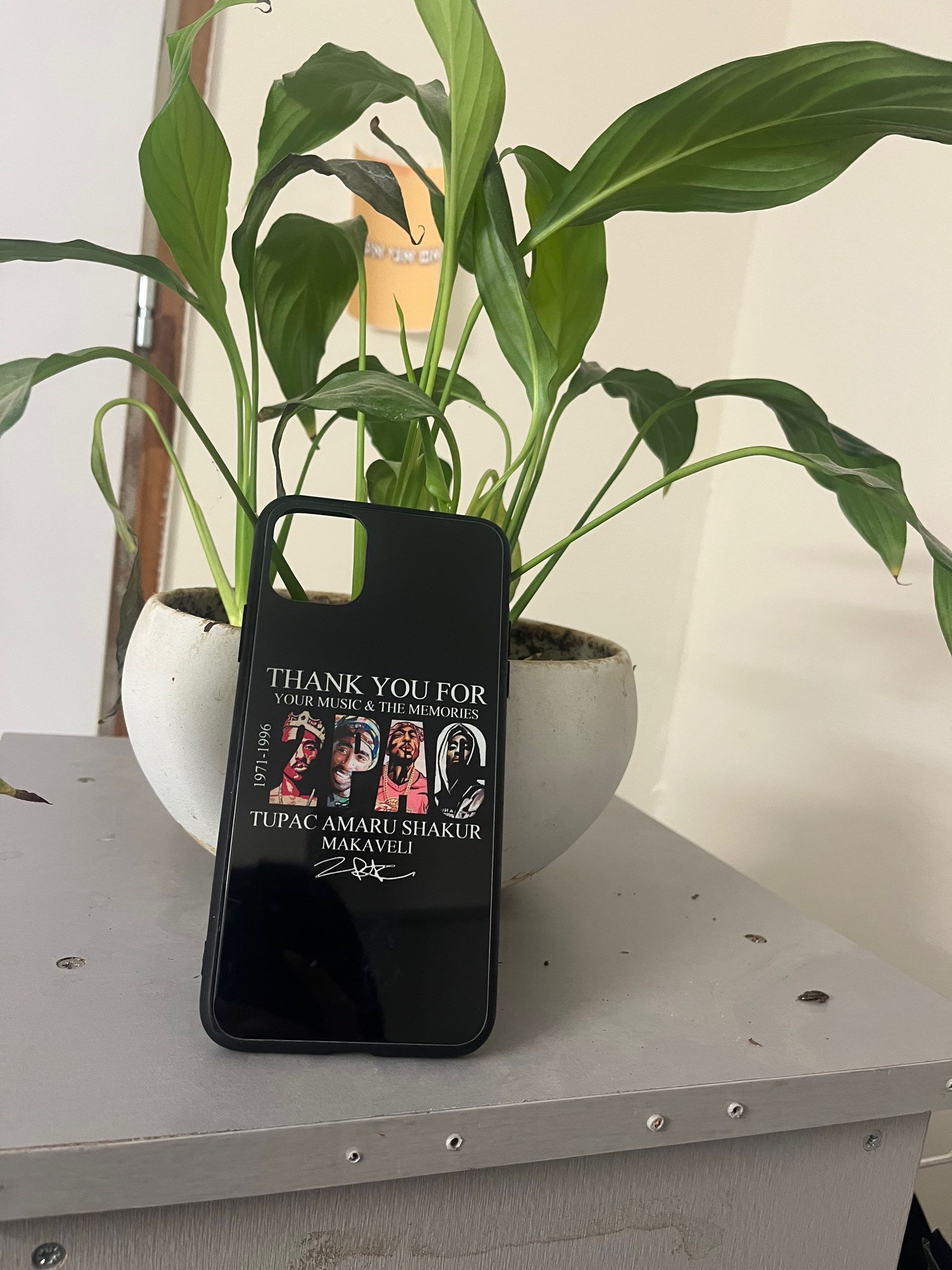 מגן לאייפון דגם טופאק שחור