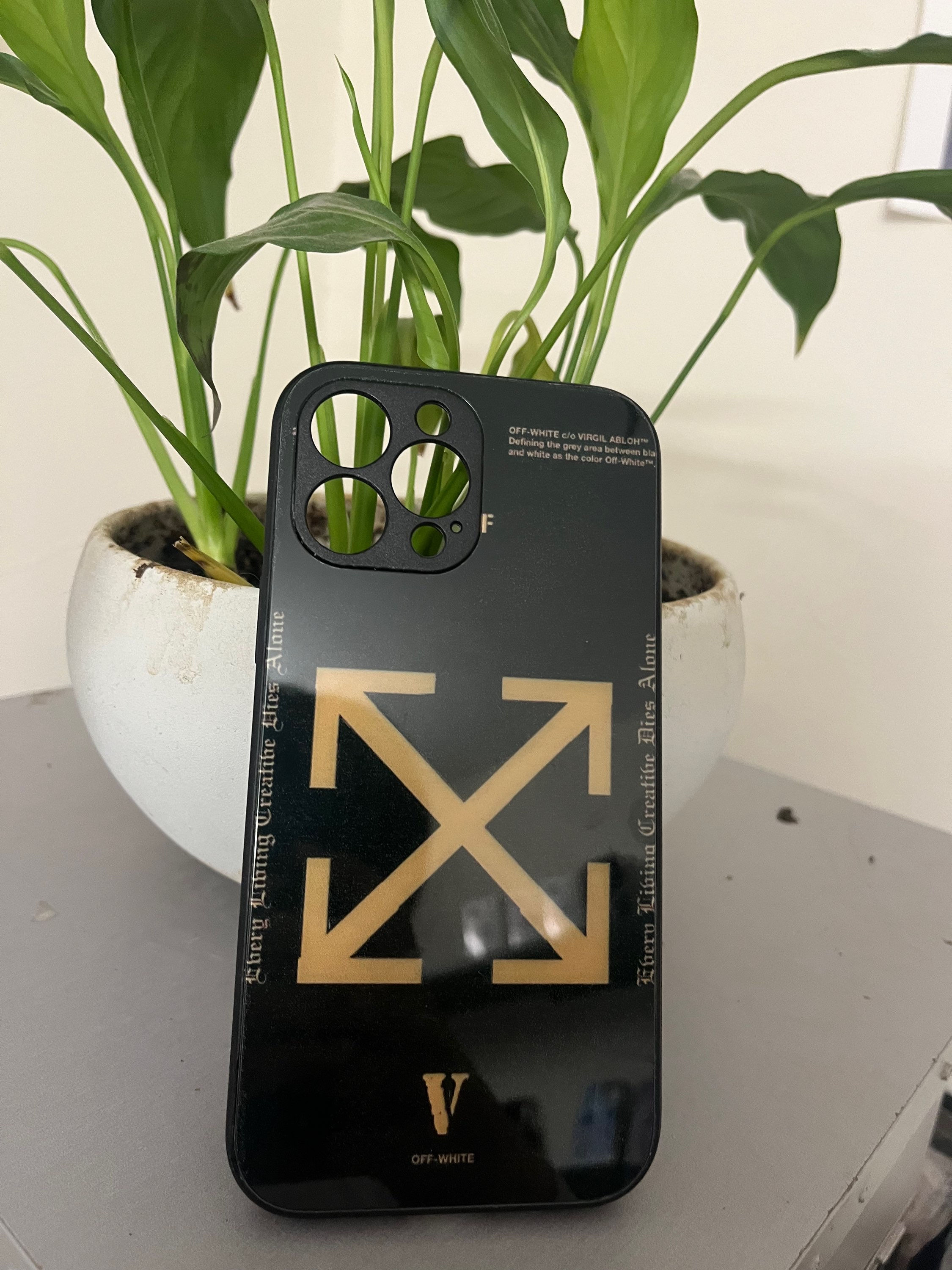 מגן לאייפון דגם מגן אוף יואט שחור כתום 