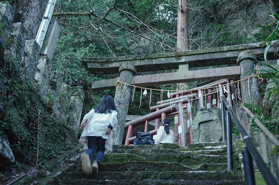 健男霜凝日子神社下宮の拝殿が見えてきた
