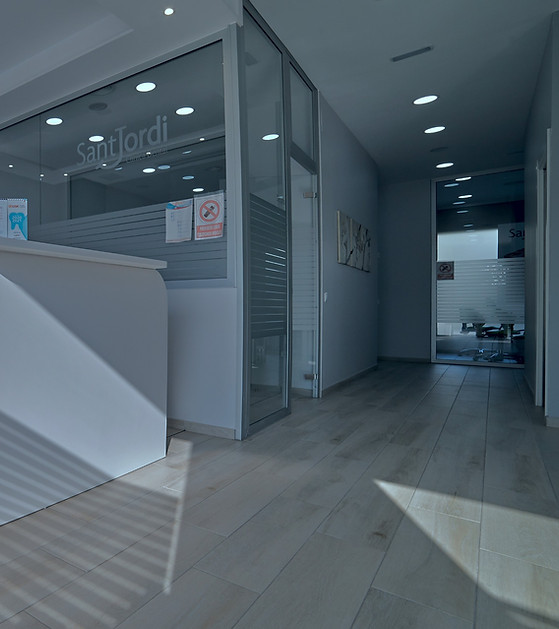 clinica dental sant jordi, dentista en vilanova, el mejor dentista en vilanova, jordi zapata, ortodoncia en vilanova, braquets en vilanova, invisalign en vilanova, limpieza dental, implantes, carillas