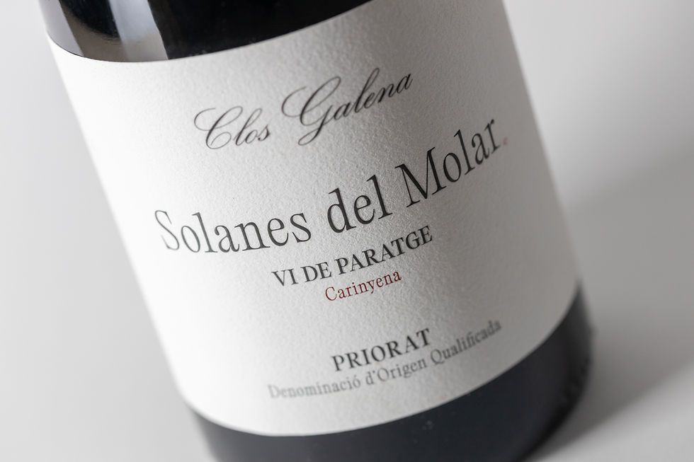 Detalle de la etiqueta del vino Solanes del Molar de Clos Galena. Proyecto de branding, diseño de etiqueta y packaging realizado por Gloops Estudio Creativo.