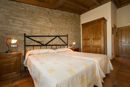 Casa rural en Fermoselle, Alojamiento rural Arribes del Duero, Turismo rural en Fermoselle, Casas rurales con encanto en los Arribes del Duero, Hospedaje rural en Fermoselle, Estancia en bodegas de Fermoselle, Turismo enológico Arribes del Duero, Actividades al aire libre en Fermoselle, Rutas senderistas en los Arribes del Duero, Parque Natural de los Arribes del Duero, Descubriendo las bodegas de Fermoselle, Escapada rural en Fermoselle, Paisajes naturales de los Arribes del Duero, Reserva de la biosfera Arribes del Duero, Gastronomía local de Fermoselle, Turismo rural en Zamora, Alquiler de casa con piscina en Fermoselle, Turismo rural para grupos en los Arribes del Duero, Casa para grupos en Fermoselle, Casa con piscina, La casa del vino, Fermoselle, Mil bodegas, Fermoselle la villa de las 1000 bodegas, Quinta de Mil, Bodega Quinta de Mil