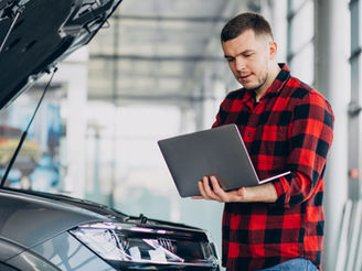 man ordering painted car part online