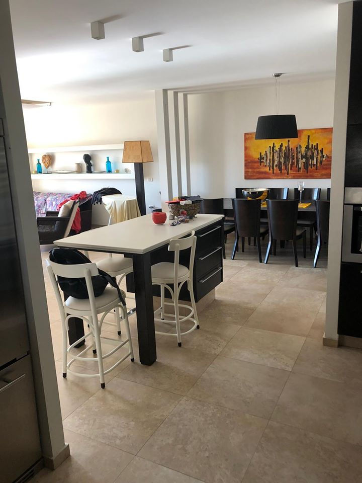 תמונה ממוזערת: במגדלי צמרות דירת 4.5 חדרים משופצת