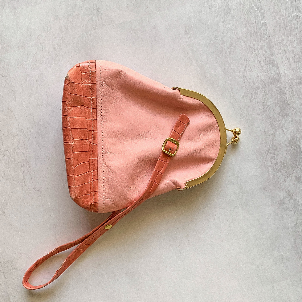 תמונה ממוזערת: Small Pale Pink + Embossed Peach Retro  Clutch