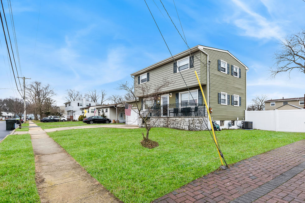29 Fleetwood Drive, Hazlet, NJ