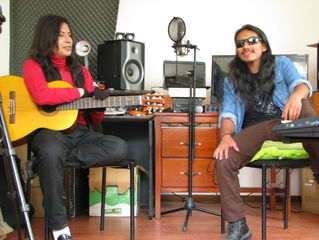 Por que la música atraviesa fronteras: una entrevista con la agrupación Folkholía
