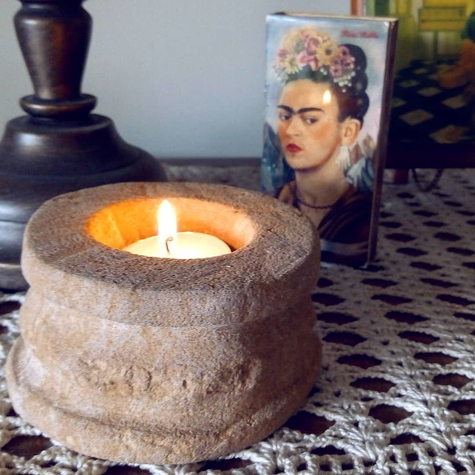 Miniatura: Candelabro en piedra. Ideal para iluminar tenuemente espacios interiores, mesas de comedor, restaurantes, centros de culto