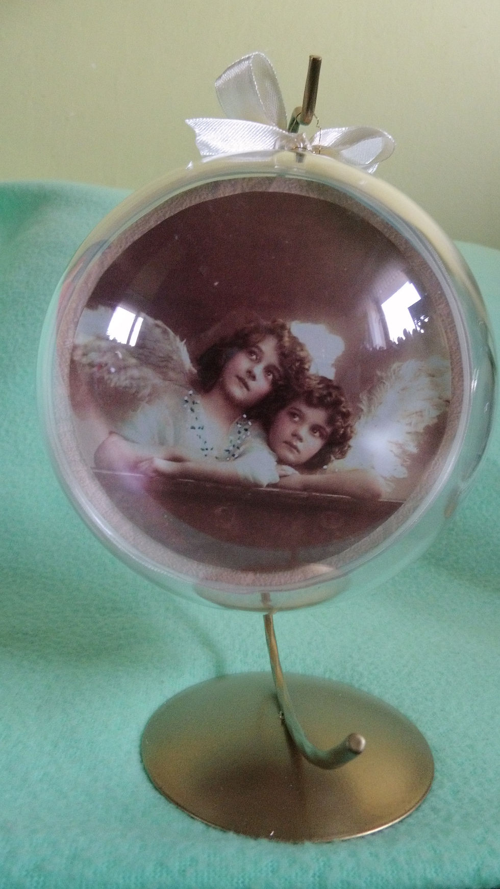 Miniatura: 5. Bombka z plexi duża  (12cm) z aniołkami