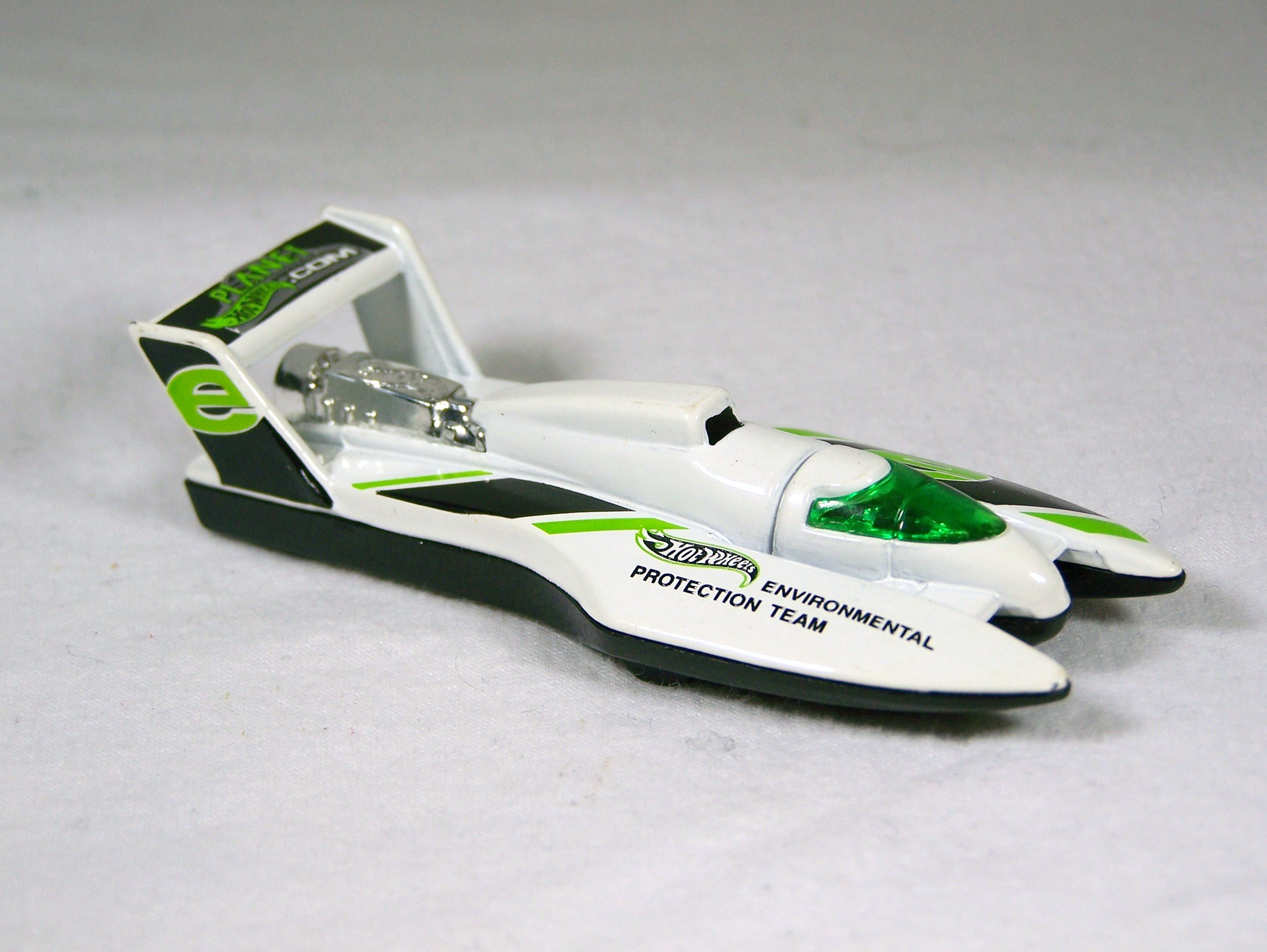 L02-113 .. Hydroplane