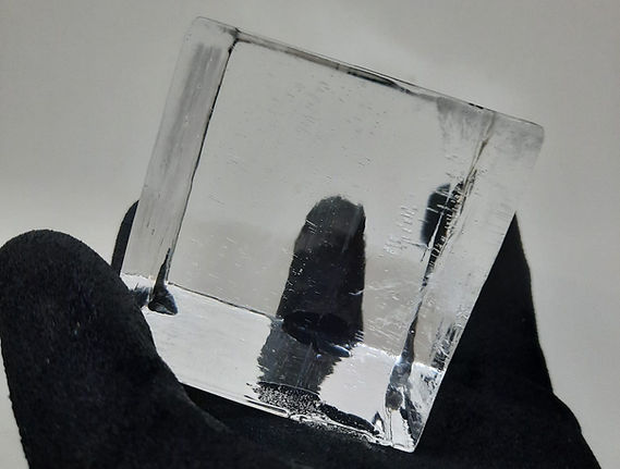 Clear Ice Würfel handgeschnitten2.jpg