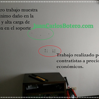 Insatisfecha clienta que le montaron el televisor demasiado bajo además con un exagerado numero de anclajes para soportar el peso del pequeño televisor