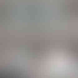 Una vez anclados los flanges o bridas se monta el soporte que sostiene el vástago donde va adherida la lampara de cirugía.