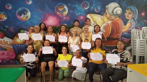 Conexão 60+: projeto ensina mulheres idosas a usar aplicativos do dia a dia