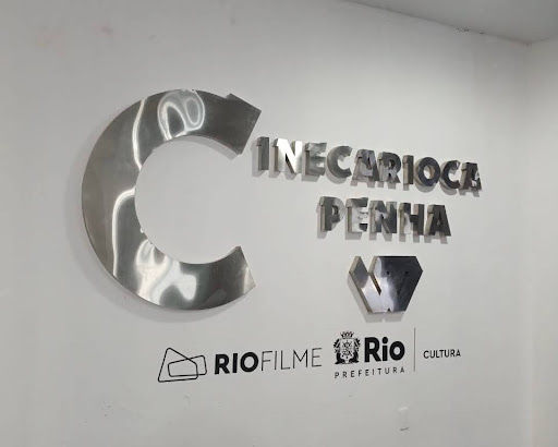 Letreiro do CineCarioca Penha na entrada do local. - Foto: Karen Teixeira
