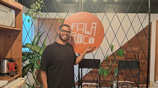 Na Rocinha, jornalismo comunitário desafia estereótipos e valoriza histórias locais
