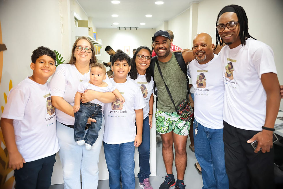 Equipe Modu com o escritor Bruno Black em evento promovido pela ONG. Foto: Gabriel Oliveira