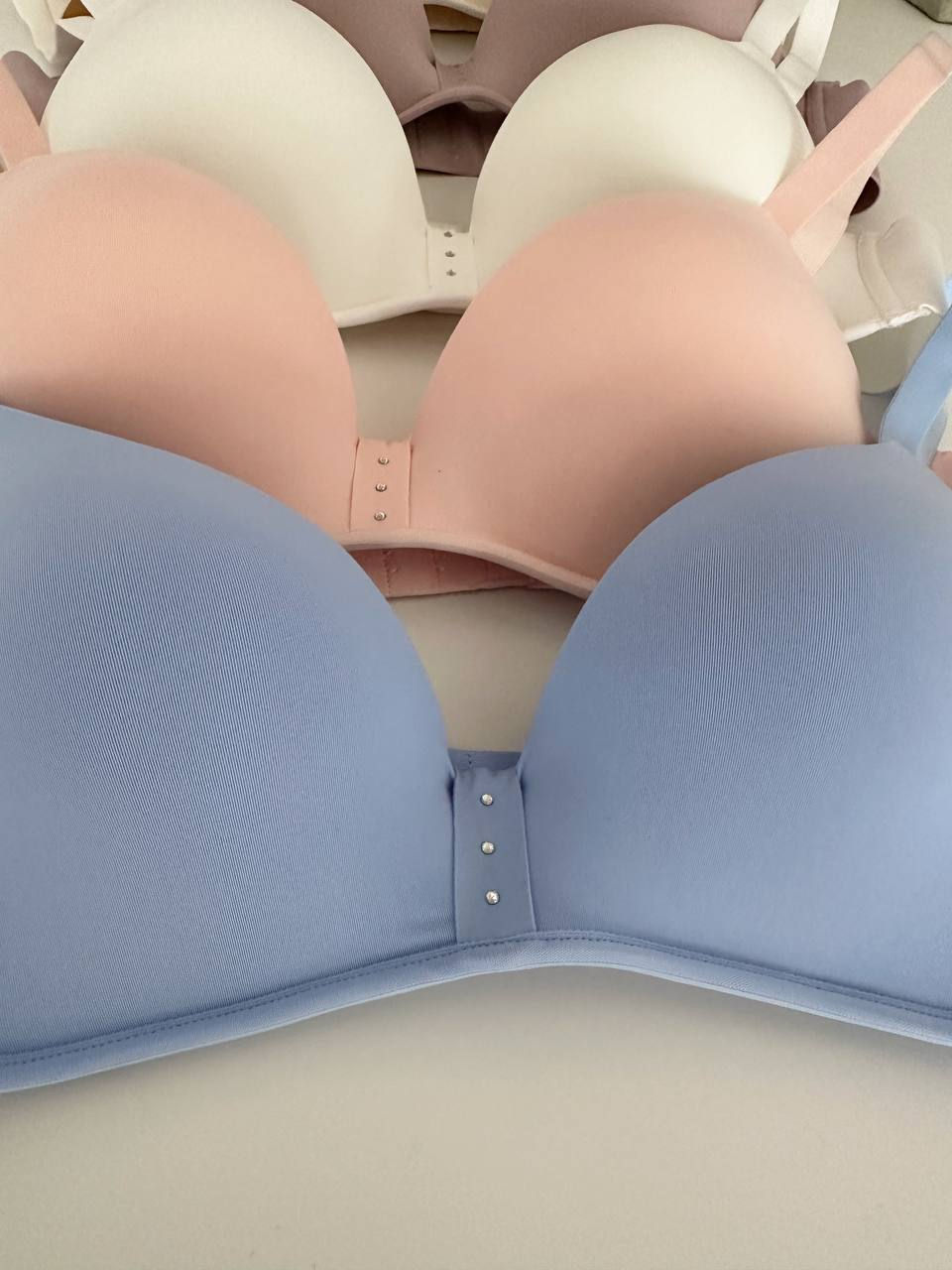 Прев'ю: Ліф з мʼякою чашкою без кісточок та безшовною спинкою