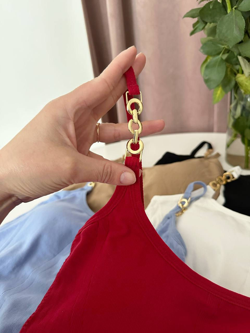 Прев'ю: Топ з вшитим поролоном