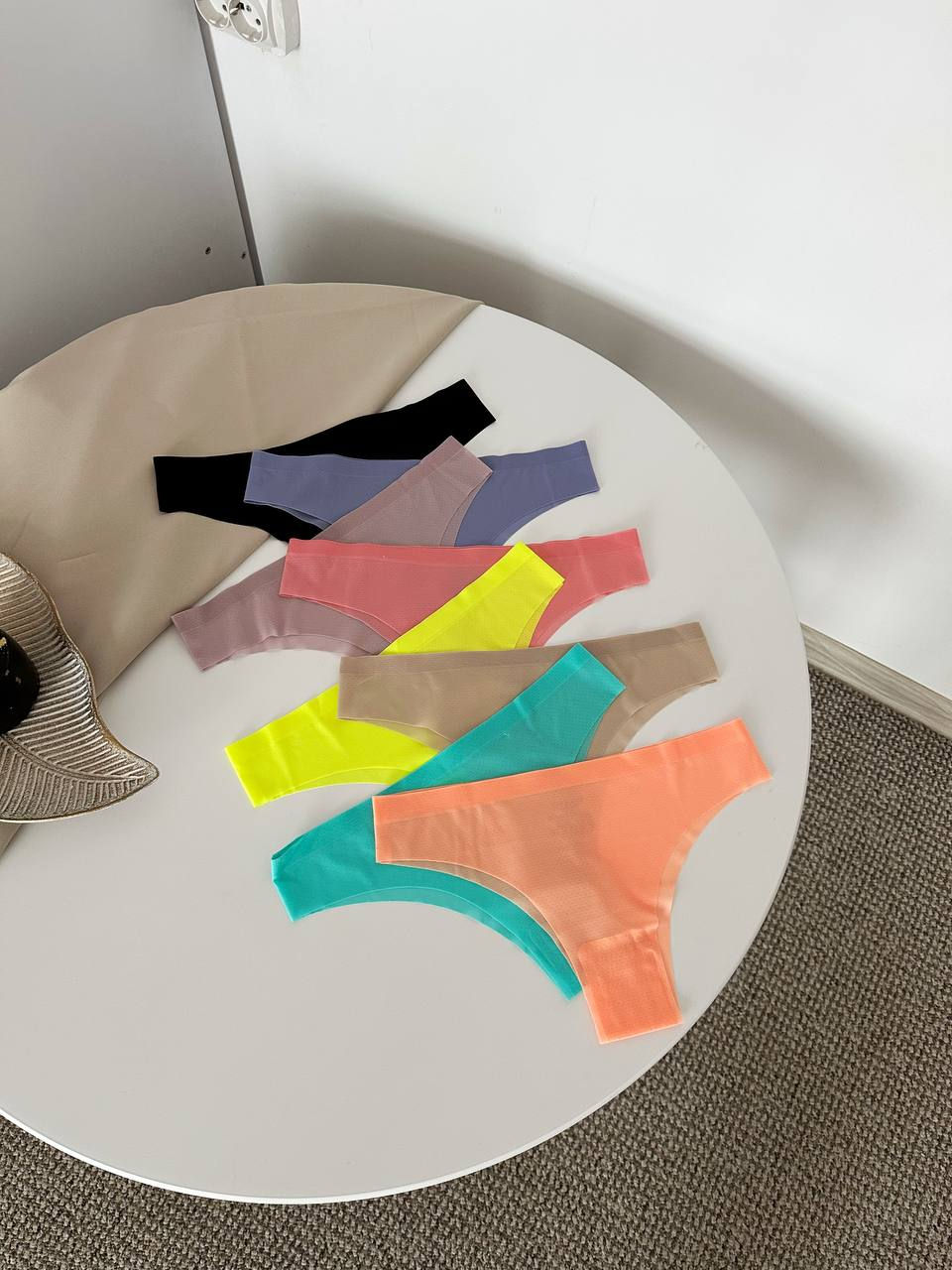 Прев'ю: Безшовні американки з перфорацією