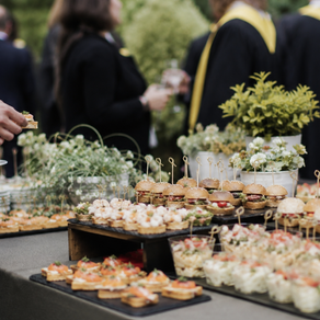 Catering barato para graduación en Madrid opciones y menús