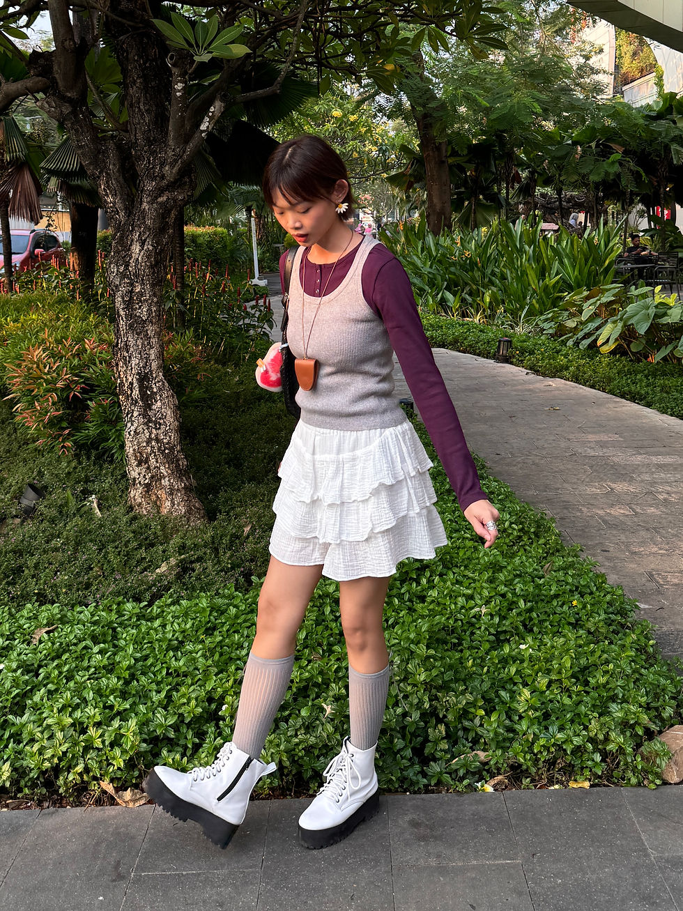 Longsleeve top | Tanktop | Ruffle shorts | Boots | Necklace