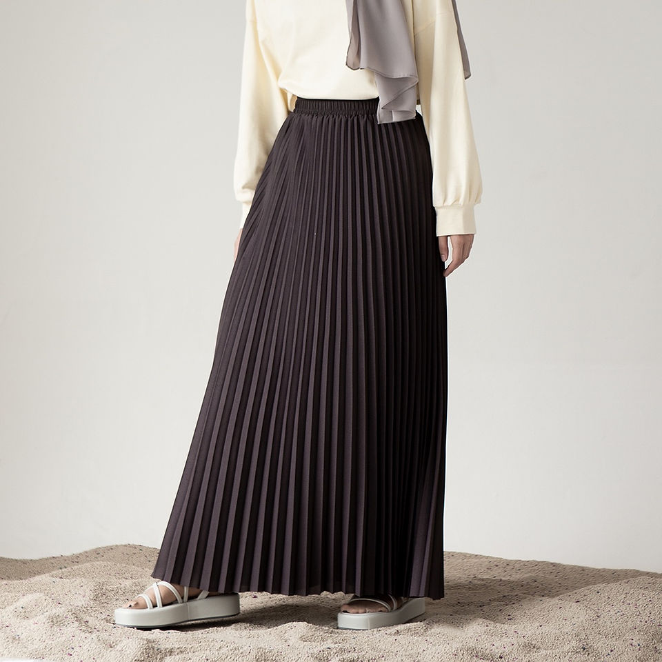 long pleated skirt