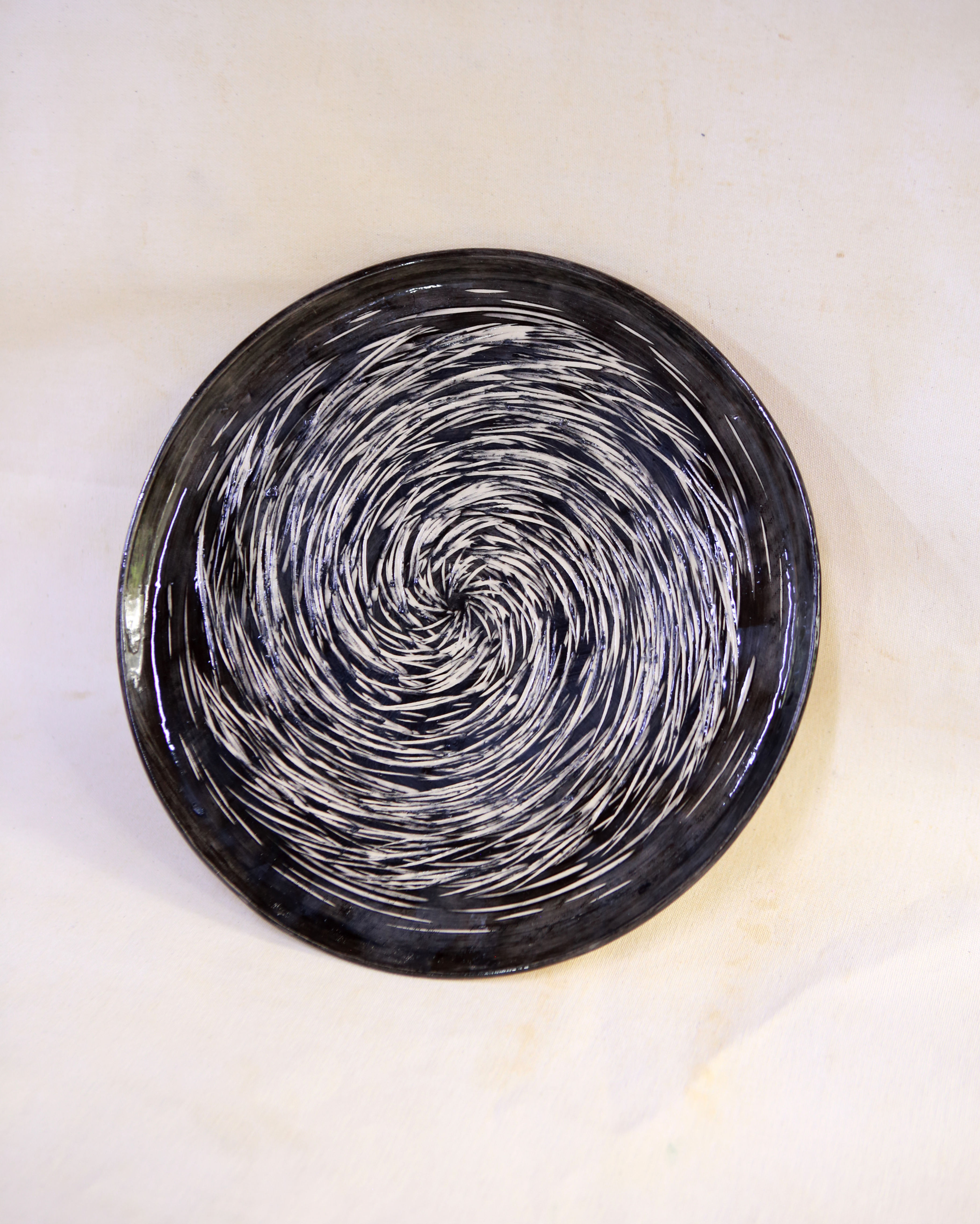 צלחת גדולה עין הסערה