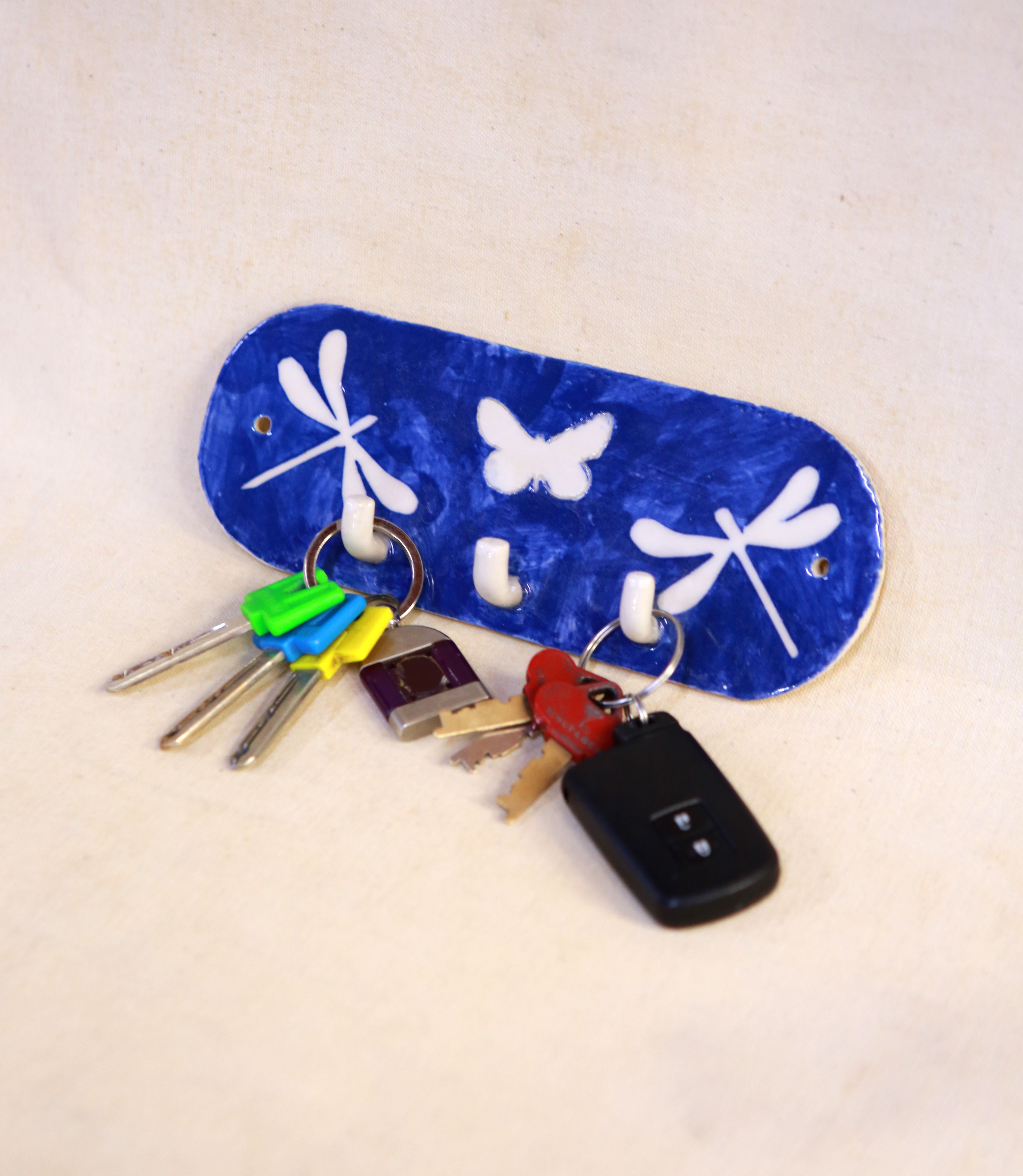 מתלה למפתחות פרפרים