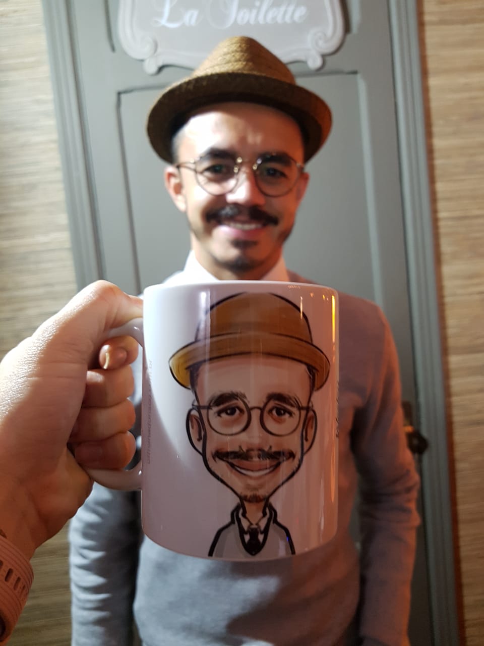 Caricaturas em Canecas