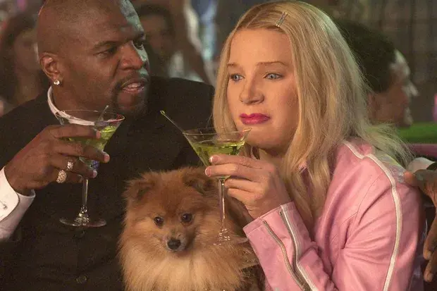 Terry Crews contracena em “As Branquelas”, filme que virou cult no Brasil e marcou gerações. Essa memória afetiva é a base da campanha divertida da Shopee.