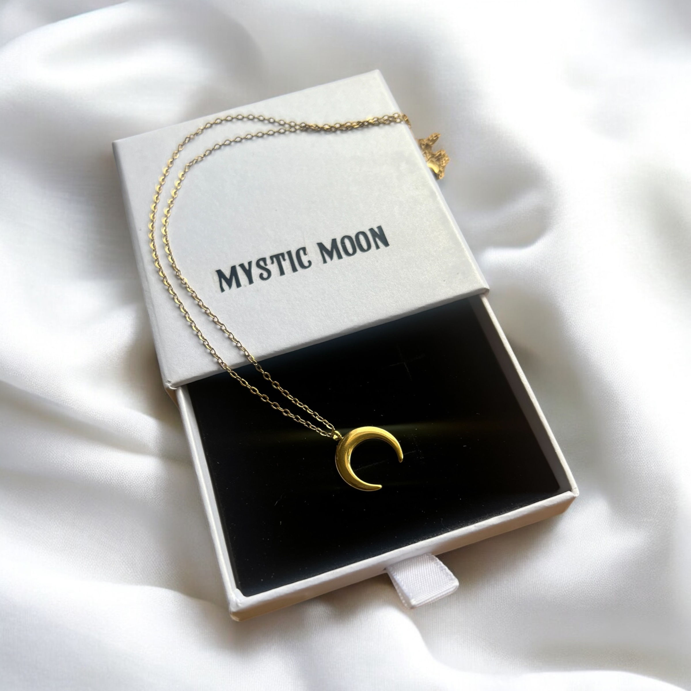 Collar Media Luna Invertida