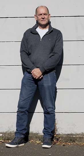 Les.D.Full.Body.hands.1.jpg