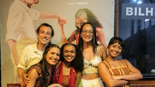 pessoas no teatro