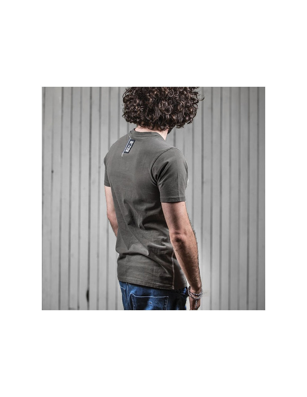 Miniature : T-SHIRT MANCHES COURTES REVENGE MISE EN SITUTATION DE DOS