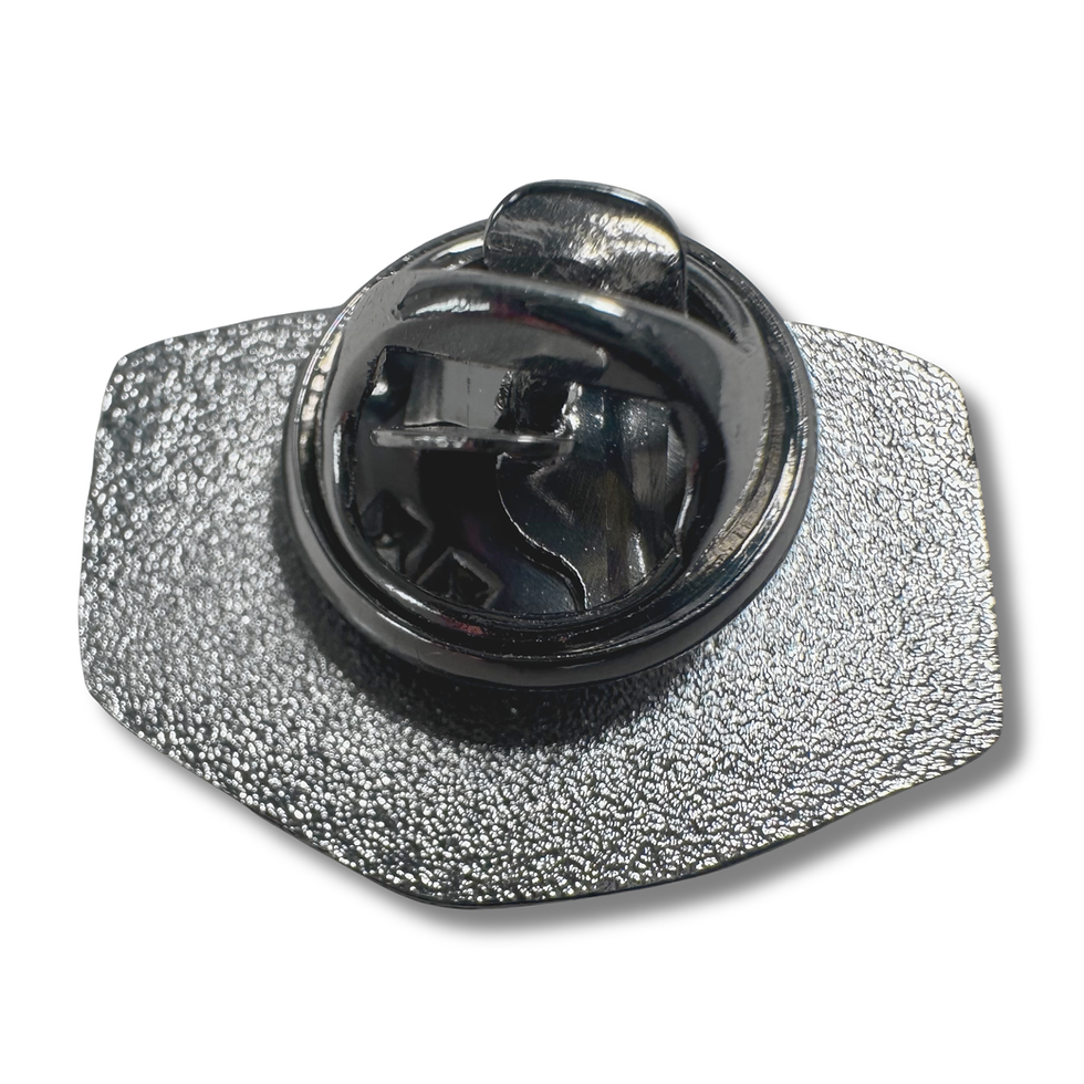 Dos du pin's Shield Badges BLACK Deus Ex Machina avec système de fixation broche