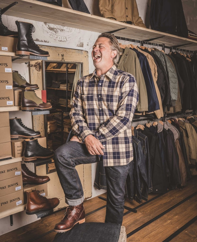 Miniature : Chemise manches longues - 1937 Roamer Shirt blue flannel - Pike Brothers vue de face sur mannequin