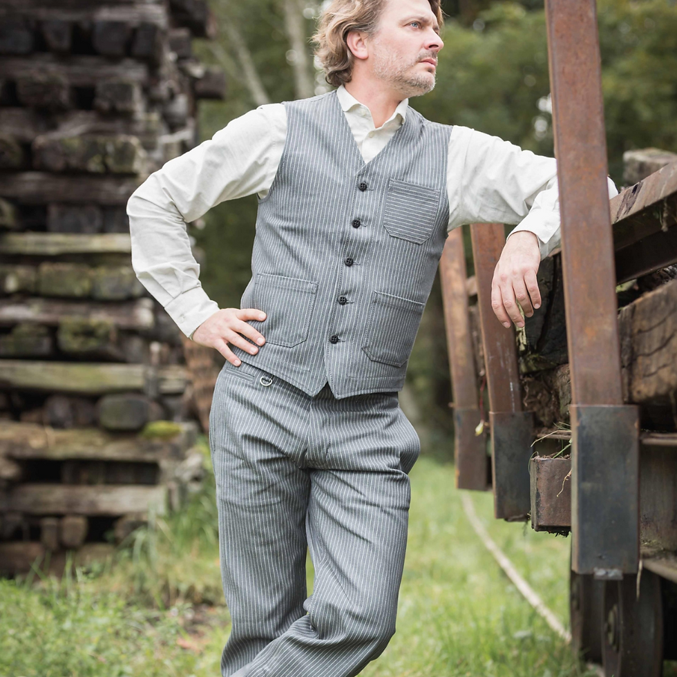 Miniature : Gilet sans manche gris a rayure modèle: 1937 Roamer Vest grey wabash de Pike Brothers vue de face sur mannequin