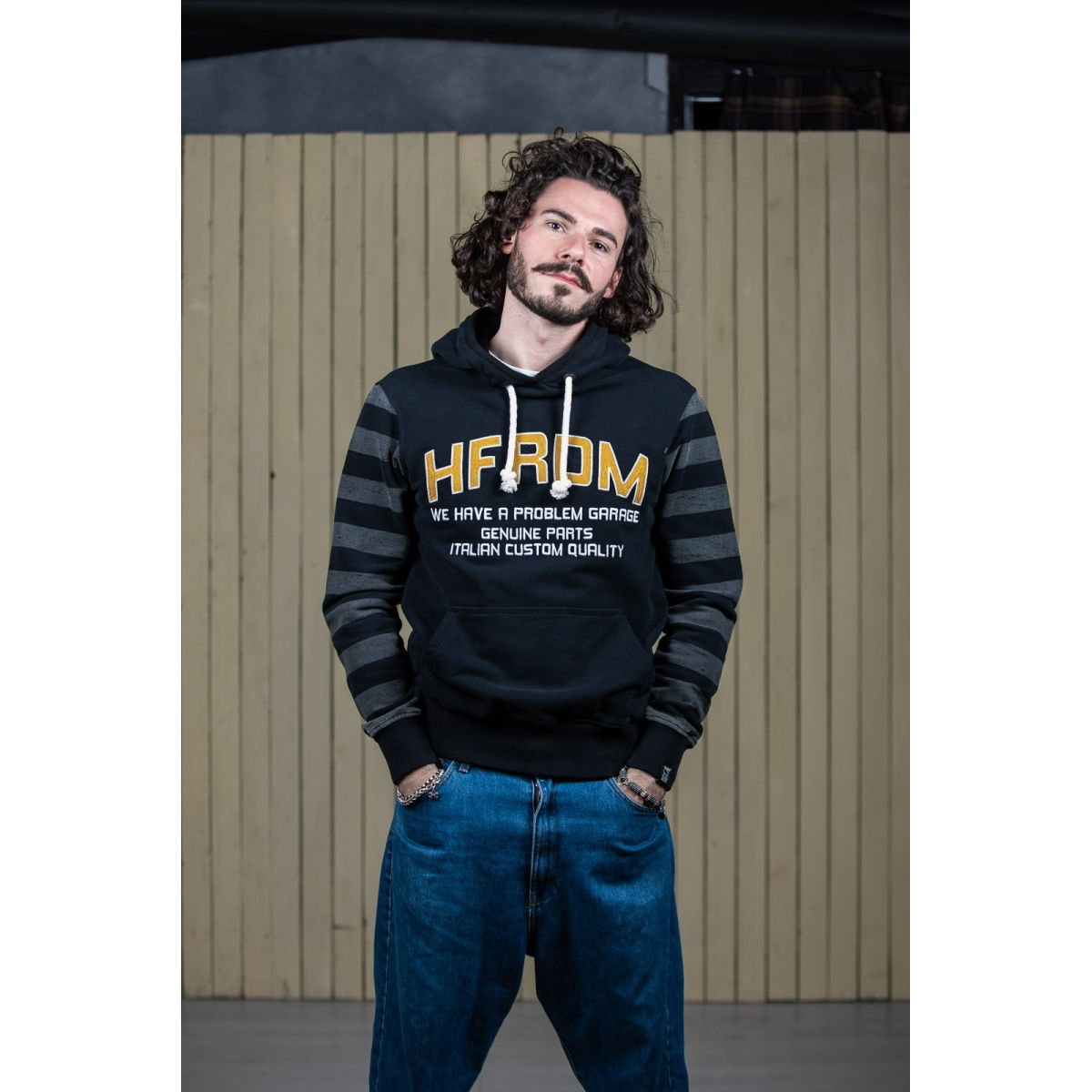 Sweat à capuche vu de face