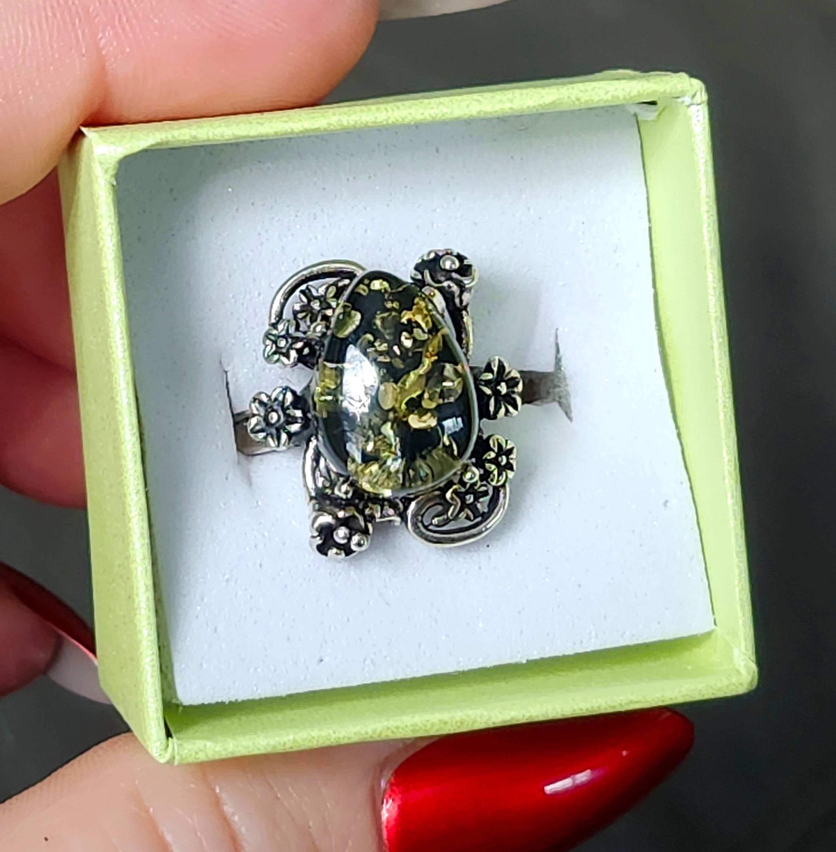 Green Amber Floral Setting Ring